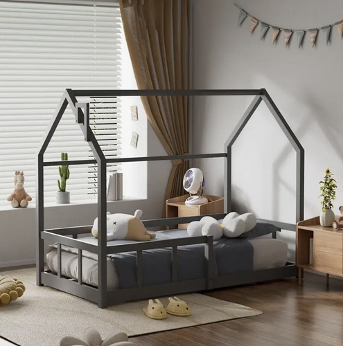 Treehouse style small kid bed - small,